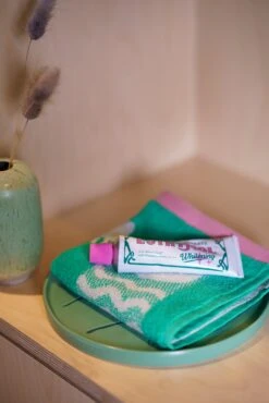 Donna Wilson Birds And Bees Bath Towel Set -Donna Wilson Store BirdsAndBeesHandTowel S1 SS25 Heks HiRes 1