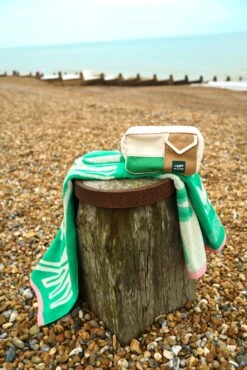 Donna Wilson Pocket Patch Everything Case -Donna Wilson Store BirdsAndBeesTowel PocketPatchEverythingCase S1 SS25 Heks LoRes 3b79daaf de2a 4b0b a7fd 5ac3c6ff36dd