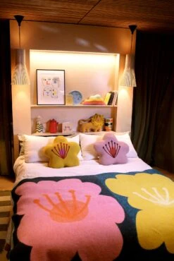 Donna Wilson Bloom Blanket -Donna Wilson Store BloomCushions BloomBlanket S1 SS25 Heks LoRes 2