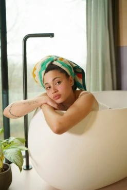 Donna Wilson Mixed Fizz Bath Towel -Donna Wilson Store MixedFizzTowel S4 SS25 Heks LoRes