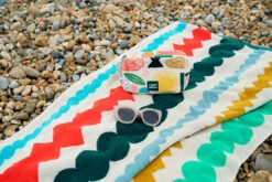 Donna Wilson Mixed Fizz Hand & Bath Towel Set -Donna Wilson Store MixedFizzTowel S5 SS25 Heks LoRes 2