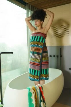 Donna Wilson Multi Stripe XL Sheet Towel -Donna Wilson Store MultiStripeBathSheet MixedFizzBathTowel S1 SS25 Heks LoRes