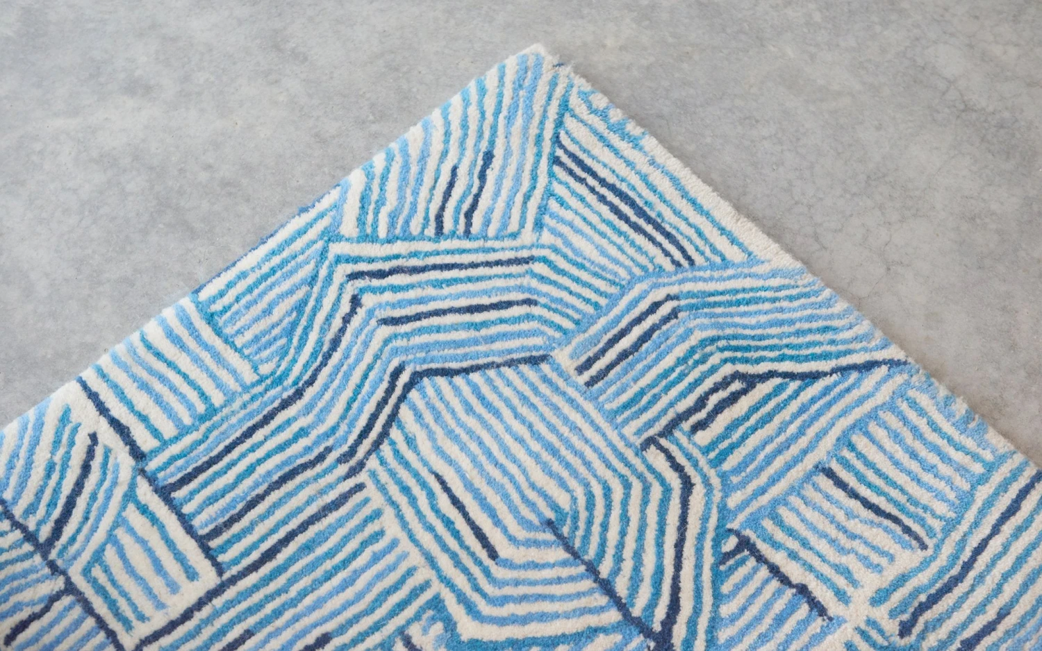 Donna Wilson Blue Line Rug - 400 X 300 Cm 2 Donna Wilson Blue Line Rug - 400 X 300 Cm - Image 2